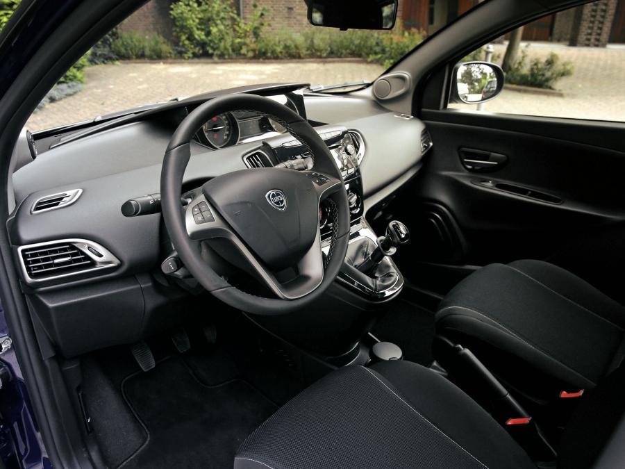  Lancia Ypsilon S by MomoDesign 2013 года  (фото 14 из 37)